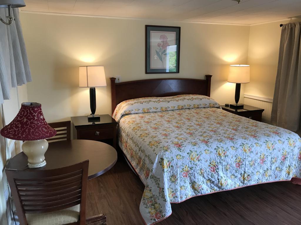 Royale Coach Motor Lodge Hampton Esterno foto