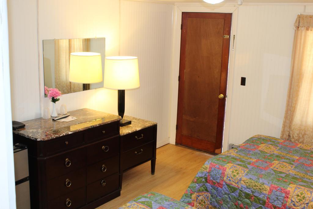 Royale Coach Motor Lodge Hampton Esterno foto